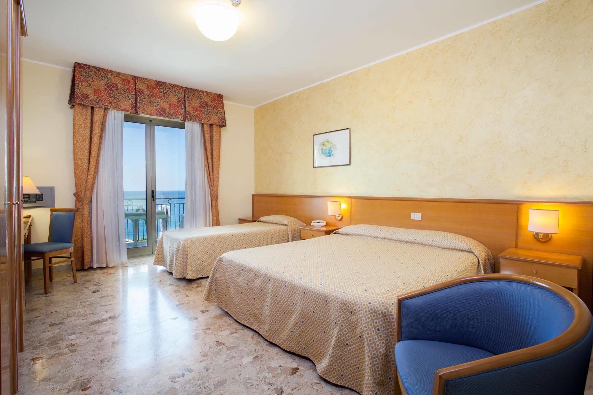 Hotel La Tonnara Амантея Экстерьер фото